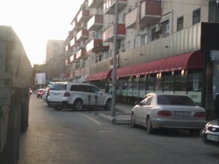 Bakıda “Taksim Kebab” restoranından özbaşınalıq: “Avtomobil yollunu özəlləşdiriblər” 