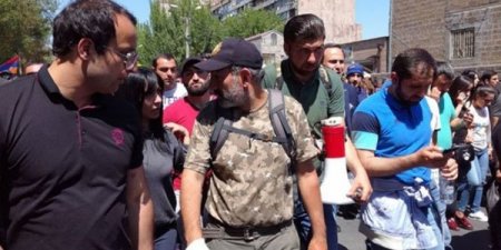 Ermənistanda etirazlar: İzdiham Vanadzor şəhərinə yollanır