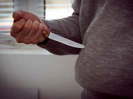 39 yaşlı kişi özünü bıçaqladı