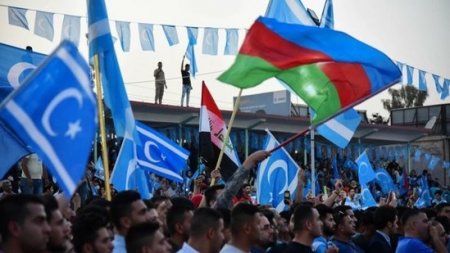 İraqda türkmənlər Azərbaycan bayrağı qaldırdı