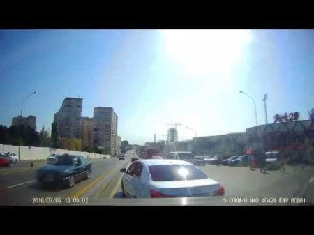 "AA" seriyalı maşının sürücüsü qəsdən qayda pozaraq qəzaya səbəb oldu - VIDEO