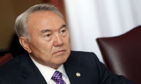 Nazarbayev Putinlə Zelenskini görüşdürür