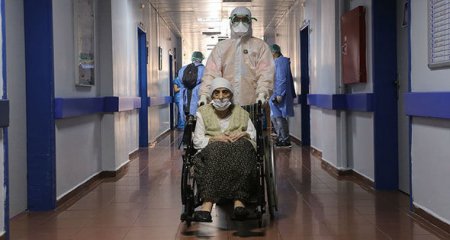 107 yaşlı qadın koronavirusdan sağaldı: Arxasınca kötücəsi gəldi - FOTO