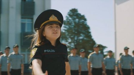 Azərbaycan Polisi Günü balacaların diqqətindən kənarda qalmadı - VİDEO