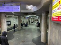Ukrayna əhalisi metrolara sığınıb - FOTOLAR