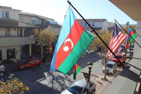 Kaliforniyanın Monterey şəhəri Azərbaycan bayrağı ilə bəzədilib (FOTO/VİDEO)
