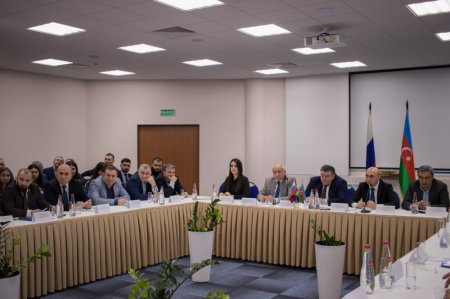 Azərbaycan diaspor təşkilatları və Diasporla İş üzrə Dövlət Komitəsi Yekaterinburqda dəyirmi masa keçirib