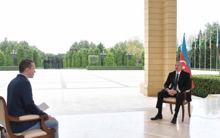 Prezident İlham Əliyev Rusiyanın “Pervıy Kanal” televiziyasına müsahibə verib (FOTO)