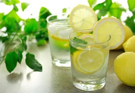 Hər səhər limonlu su içmək üçün 5 səbəb – FAYDALARI