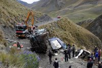 Avtobus dağdan dərəyə aşdı:11 ölü, 7 yaralı