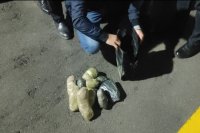 Biləsuvarda 8 kilodan çox narkotik və "Kalaşnikov" tapıldı 