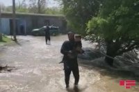 Qazaxda kəndi su basdı
